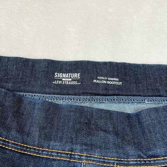 Levi's High Rise Totally Shaping Pull On BootCut Jeans Size 22 Western Casual - Picture 4 of 9